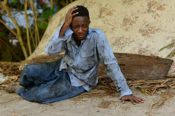 Portrait Young Homeless African Man Streets Outdoors — Φωτογραφία Αρχείου