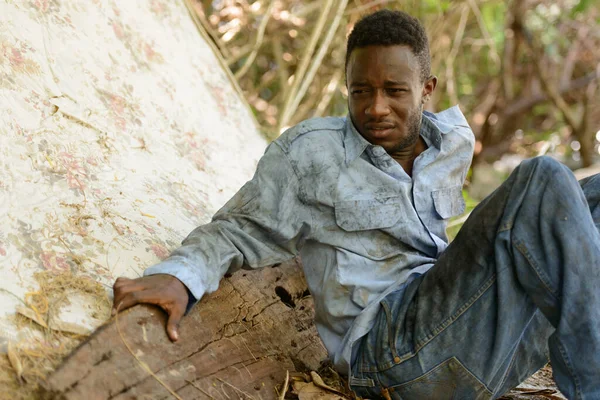 Portrait Young Homeless African Man Streets Outdoors — Φωτογραφία Αρχείου