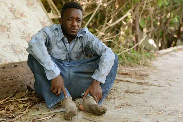 Portrait Young Homeless African Man Streets Outdoors — Φωτογραφία Αρχείου