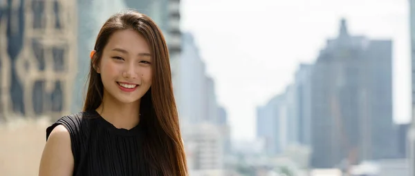 Portrait Young Beautiful Asian Businesswoman View City — Stockfoto
