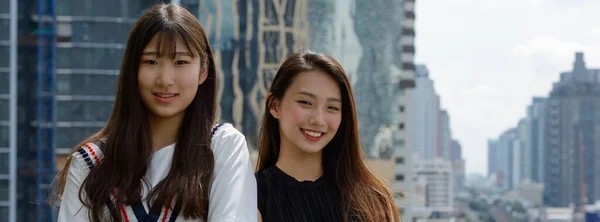 Portrait Two Young Beautiful Asian Teenage Girls Together View City — Stock Photo, Image