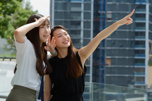 Portrait Two Young Beautiful Asian Teenage Girls Together View City — Stock Photo, Image