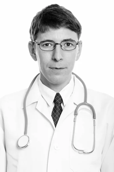 Studio Záběr Man Lékař Brýlemi Izolované Proti Bílému Pozadí Černé — Stock fotografie