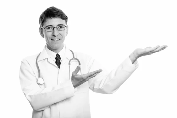 Studio Shot Homme Médecin Avec Des Lunettes Isolées Sur Fond — Photo