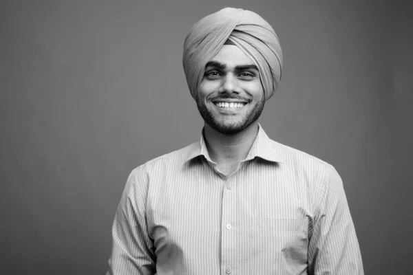 Studio Shot Jeune Homme Affaires Indien Sikh Beau Portant Turban — Photo