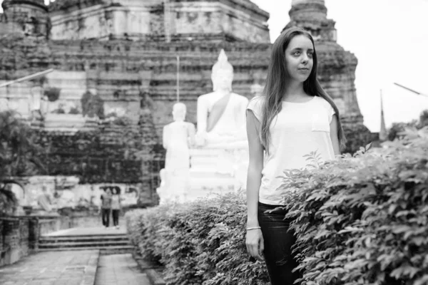 Портрет Молодой Красивой Туристки Отдыхающей Таиланде Черно Белом — стоковое фото