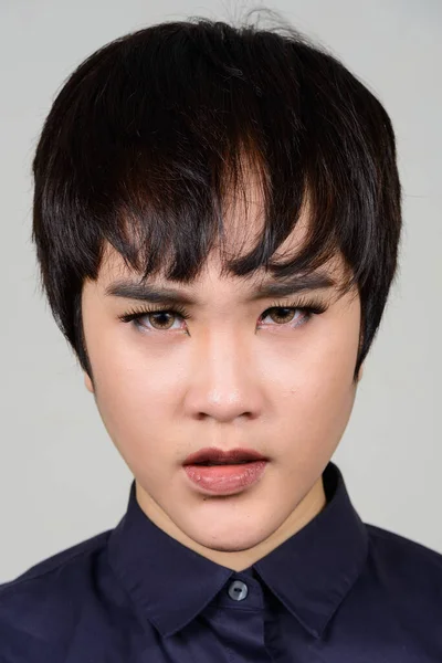 Студийный Снимок Молодой Андрогинной Азиатской Трансгендерной Женщины Белом Фоне — стоковое фото