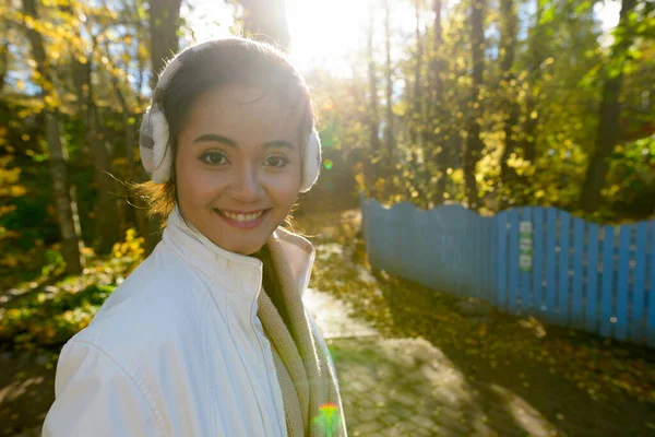 Portrait Young Beautiful Asian Woman Clothing Cold Weather Relaxing Forest — Stock Photo, Image