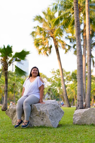 Portrait Beautiful Overweight Asian Woman Relaxing Park City — Stock Photo, Image