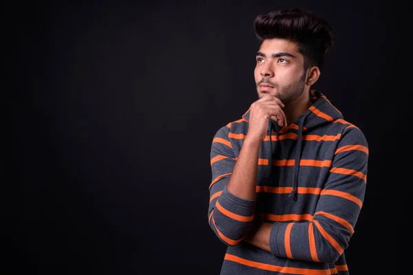 Estudio Disparo Joven Guapo Indio Hombre Sobre Fondo Negro —  Fotos de Stock