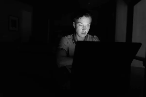 Portrait Young Handsome Man Using Laptop Dark Living Room Black — Stock Fotó