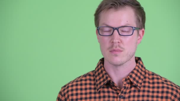 Face of happy young hipster man thinking — Stock Video