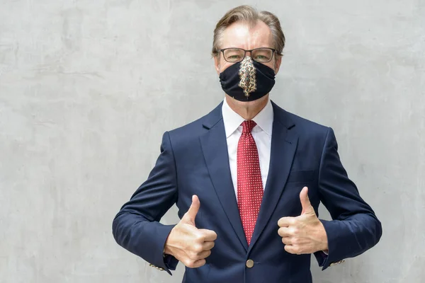 Portrait Homme Affaires Mature Costume Avec Masque Pour Protection Contre — Photo