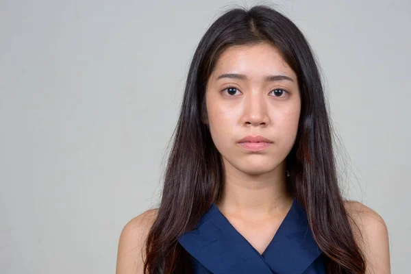 Estúdio Tiro Jovem Bela Mulher Negócios Asiática Contra Fundo Branco — Fotografia de Stock