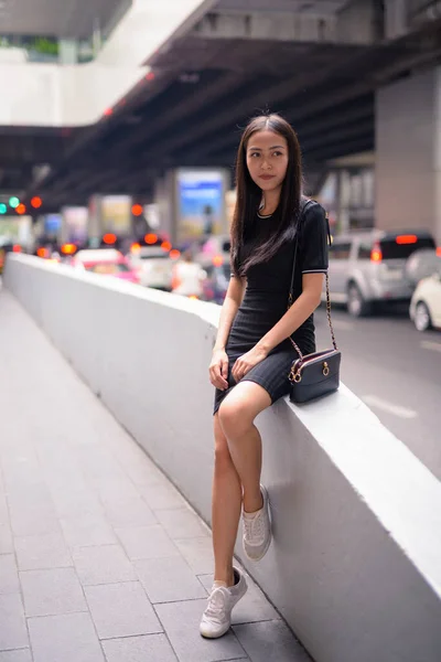 Portrait Young Beautiful Asian Tourist Woman Exploring City — Φωτογραφία Αρχείου