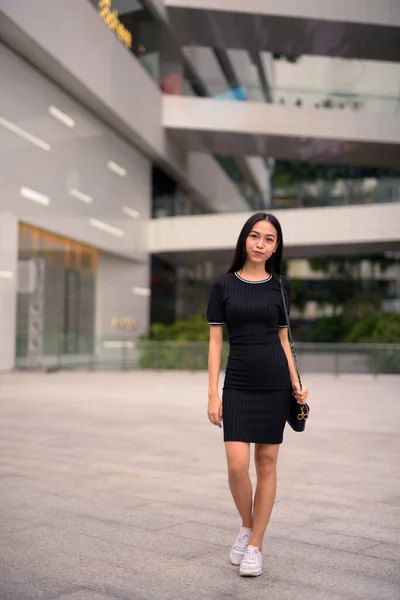 Portrait Young Beautiful Asian Tourist Woman Exploring City — Zdjęcie stockowe