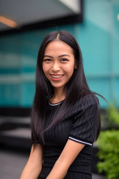 Portrait Young Beautiful Asian Tourist Woman Exploring City — Φωτογραφία Αρχείου