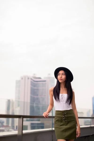 Portrait Young Beautiful Asian Tourist Woman Exploring City — Stock Fotó