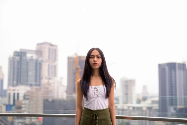 Portrait Young Beautiful Asian Tourist Woman Exploring City — стоковое фото