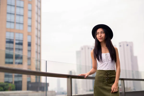 Portrait Young Beautiful Asian Tourist Woman Exploring City — Stock fotografie