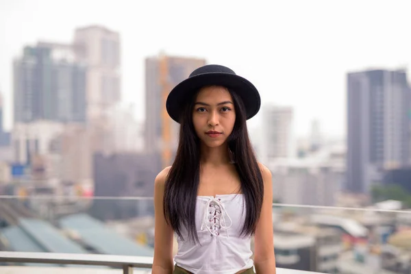 Portrait Young Beautiful Asian Tourist Woman Exploring City — 图库照片