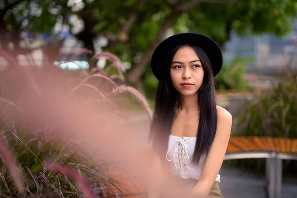 Portrait Young Beautiful Asian Tourist Woman Exploring City — Photo