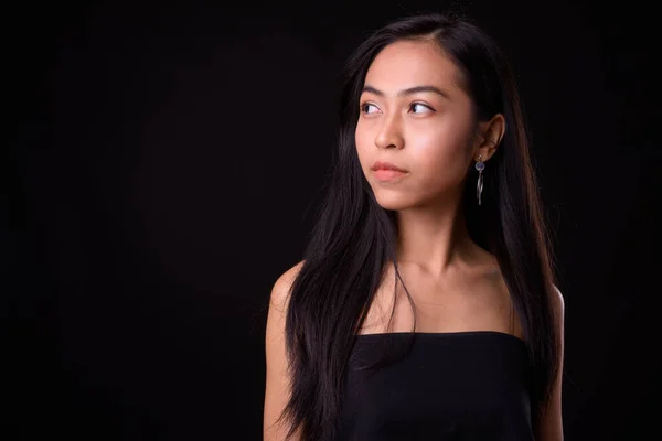 Arca fiatal gyönyörű ázsiai nő gondolkodás — Stock Fotó