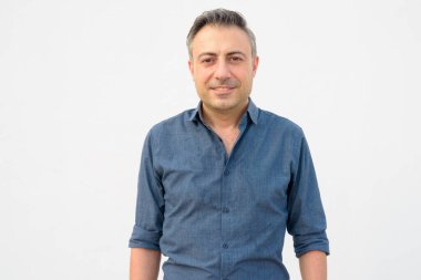 Gülümseyen olgun yakışıklı iş adamının portresi.