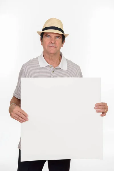 スタジオショットの成熟したハンサムな観光客の男のために休暇のために隔離された白の背景 — ストック写真