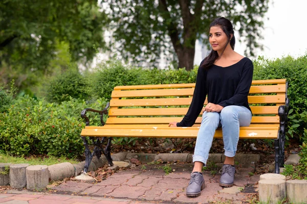 Portrait Young Beautiful Persian Woman Relaxing Park — Stockfoto