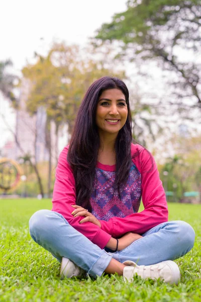 Portrait Young Beautiful Persian Woman Relaxing Park — Stockfoto