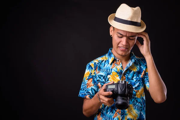 Estúdio Tiro Jovem Bonito Turista Indiano Homem Pronto Para Férias — Fotografia de Stock