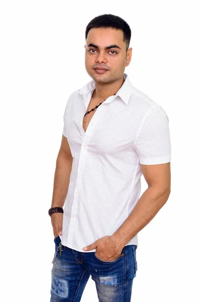 Studioaufnahme Eines Jungen Gutaussehenden Indischen Mannes Isoliert Vor Weißem Hintergrund — Stockfoto