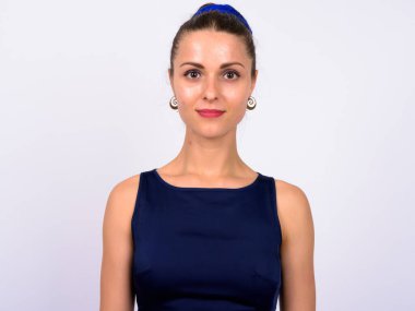 Genç güzel işkadını beyaz arka plan stüdyo çekim