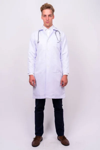 Estúdio Tiro Jovem Bonito Escandinavo Homem Médico Com Cabelo Louro — Fotografia de Stock