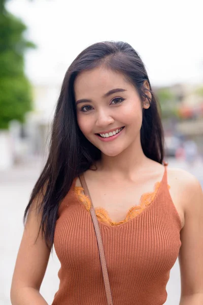 Portrait Young Beautiful Asian Woman Streets Outdoors — Φωτογραφία Αρχείου