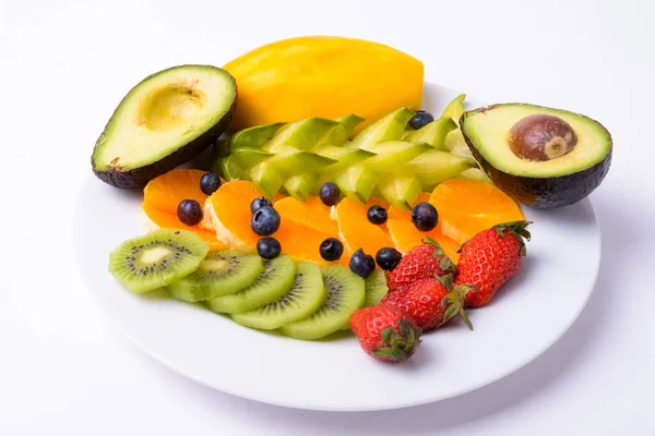 Różne Pyszne Owoce Serwowane Płycie Białym Tle — Zdjęcie stockowe