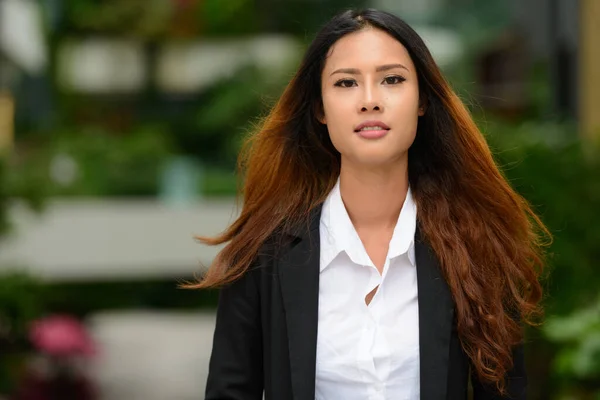 Portrait Young Beautiful Asian Businesswoman Park Outdoors — Stock Photo, Image