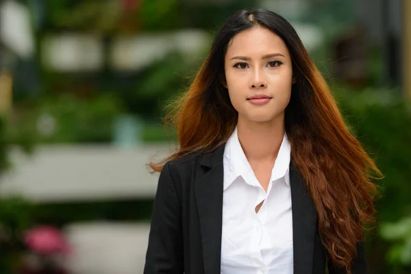 Portrait Young Beautiful Asian Businesswoman Park Outdoors — Stockfoto