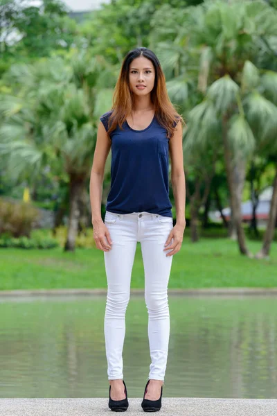 Portrait Young Beautiful Asian Businesswoman Relaxing Park Outdoors — Zdjęcie stockowe