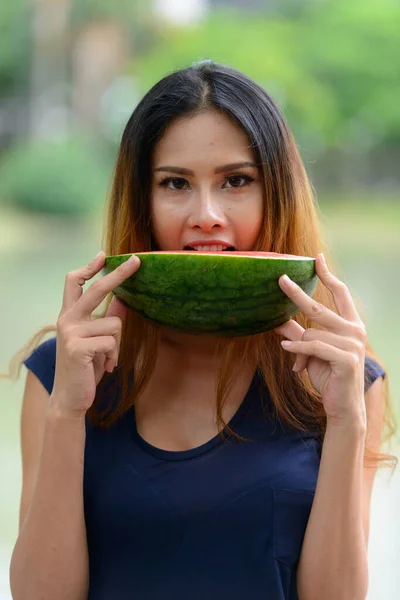 Portrait Young Beautiful Asian Businesswoman Relaxing Park Outdoors — Stock Photo, Image