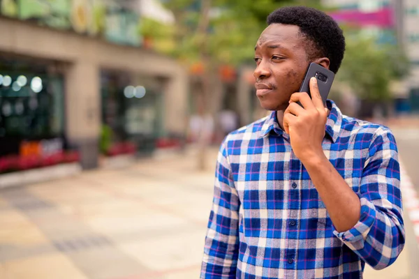 Portrait Young Handsome African Man City Streets Outdoors — Stockfoto