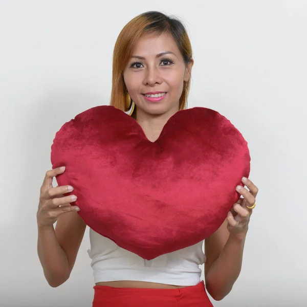 Зйомки Дорослої Філіппінської Жінки Готові Дня Святого Валентина Проти Білого — стокове фото