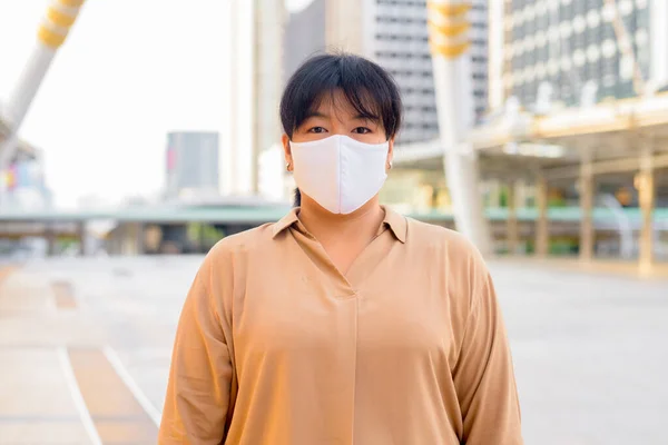 Portré Túlsúlyos Ázsiai Maszk Elleni Védelem Corona Vírus Kitörése Skywalk — Stock Fotó