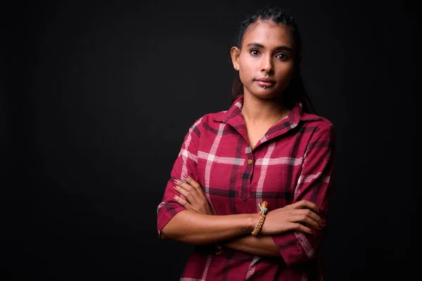 Studio Shot Van Jong Mooi Aziatisch Hipster Vrouw Met Gevlochten — Stockfoto