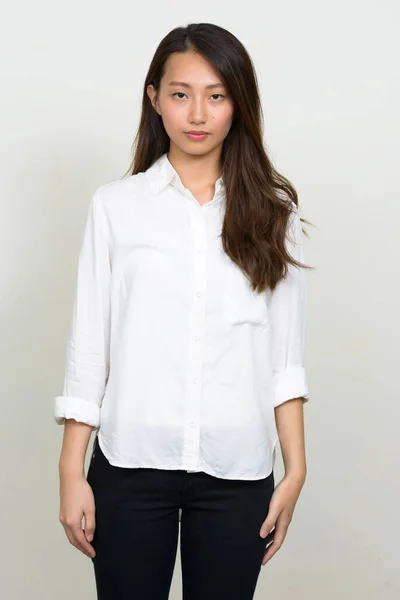 Estudio Joven Mujer Negocios Coreana Hermosa Sobre Fondo Blanco —  Fotos de Stock