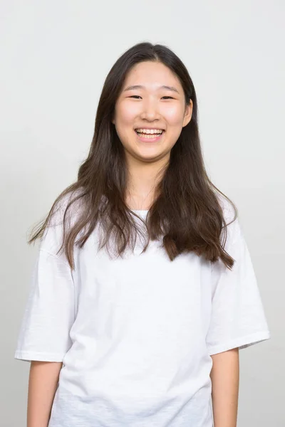 Estúdio Tiro Jovem Bela Mulher Coreana Contra Fundo Branco — Fotografia de Stock