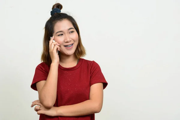 Studio Shot Jeune Femme Asiatique Aux Cheveux Courts Sur Fond — Photo