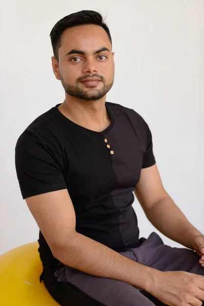 Portrait Young Handsome Bearded Indian Man Exercising Gym — Zdjęcie stockowe