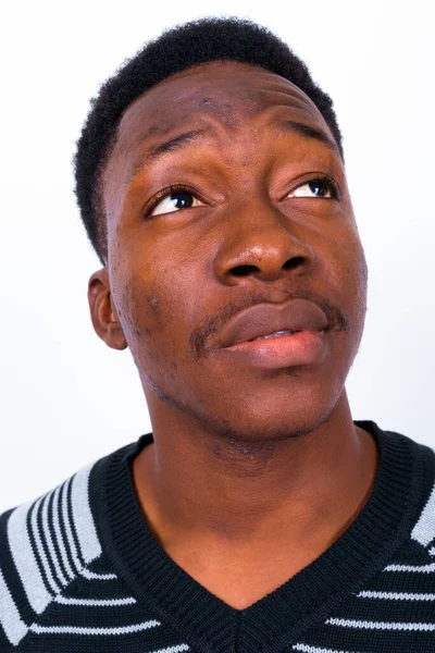 Studio Βολή Των Νέων Όμορφος Άντρας Αφρικανική Ενάντια Λευκό Φόντο — Φωτογραφία Αρχείου